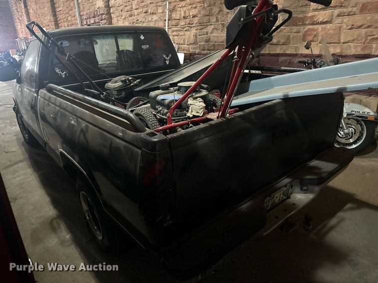 image for item DW5101 1990 Chevrolet C1500 pickup truck