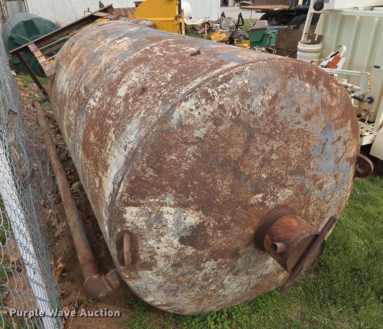 image for item DW8607 Oil tank