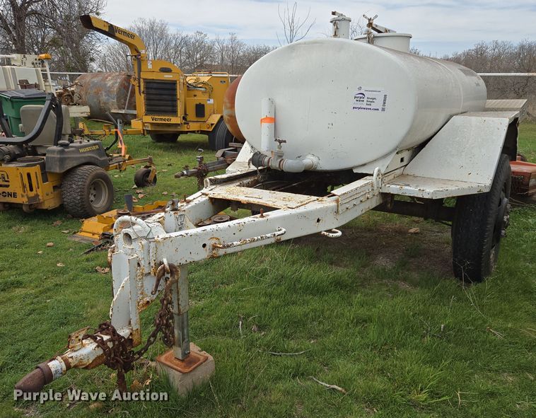 image for item DW8609 Fruehauf XM-107E2 water tank trailer