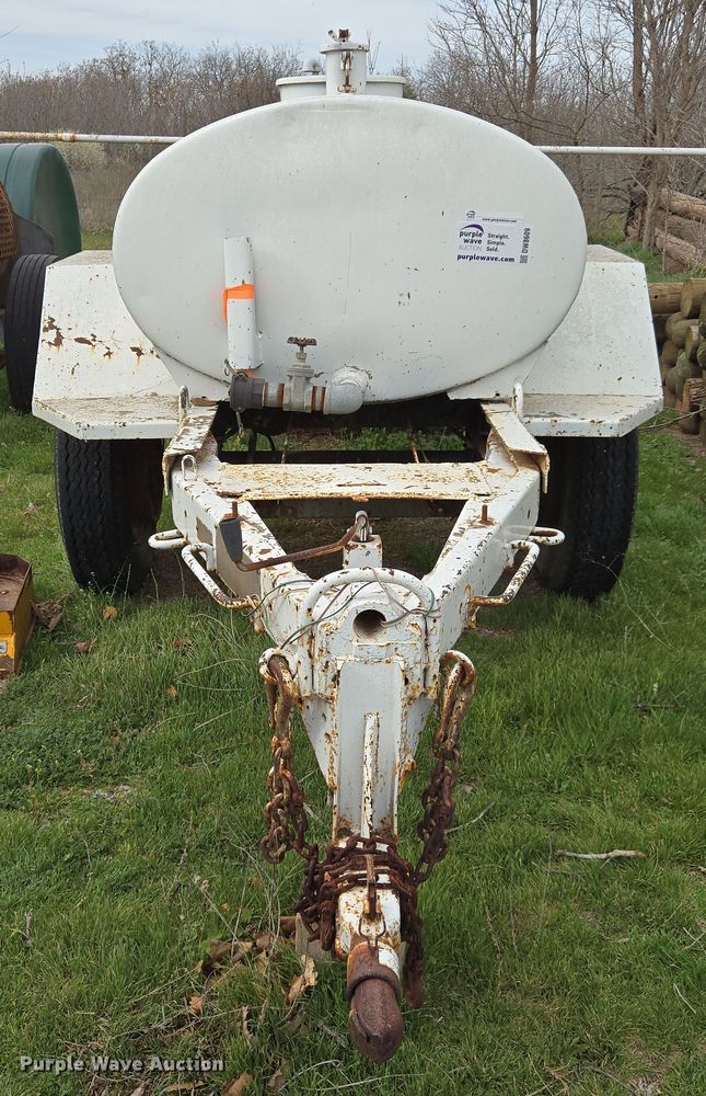 image for item DW8609 Fruehauf XM-107E2 water tank trailer