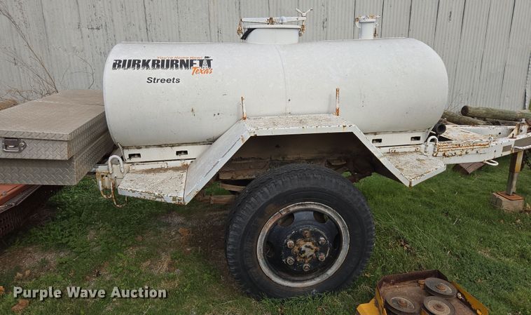 image for item DW8609 Fruehauf XM-107E2 water tank trailer