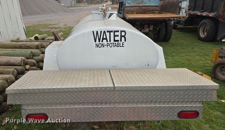 image for item DW8609 Fruehauf XM-107E2 water tank trailer