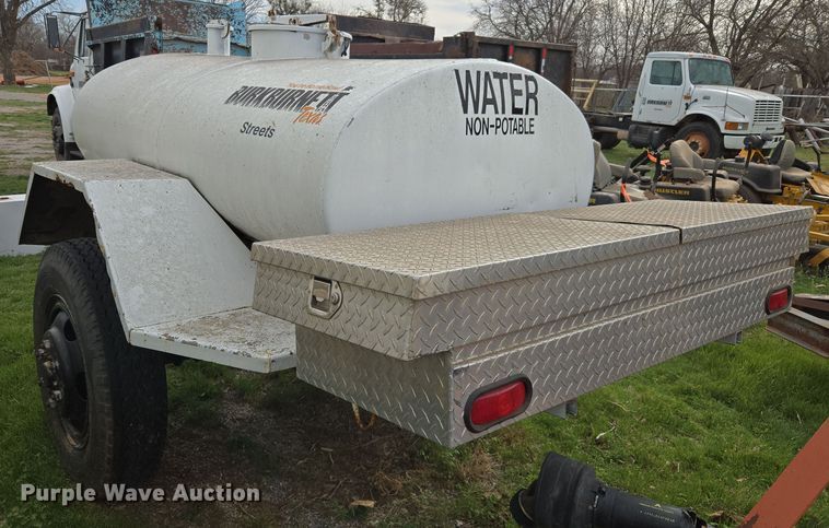 image for item DW8609 Fruehauf XM-107E2 water tank trailer
