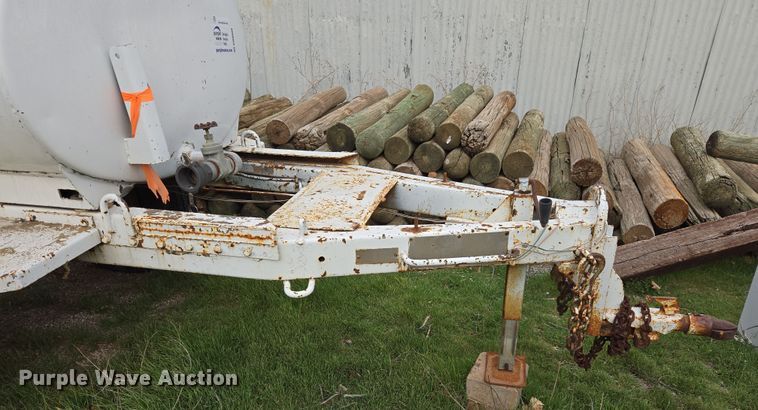 image for item DW8609 Fruehauf XM-107E2 water tank trailer