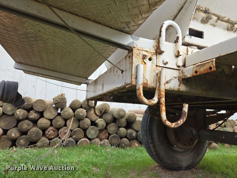 image for item DW8609 Fruehauf XM-107E2 water tank trailer