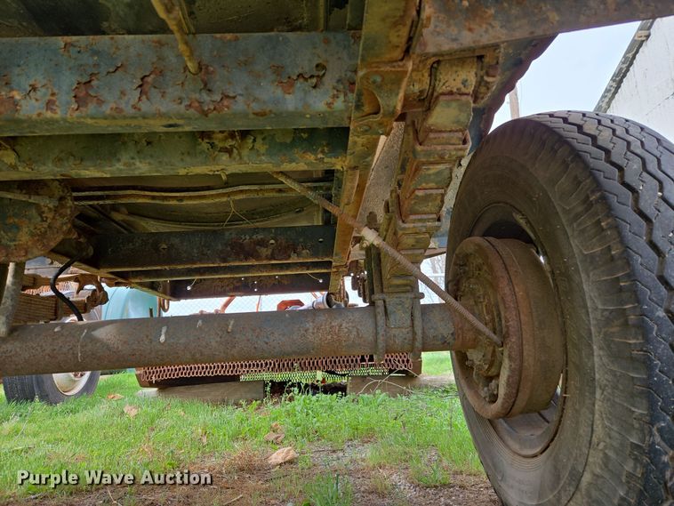 image for item DW8609 Fruehauf XM-107E2 water tank trailer