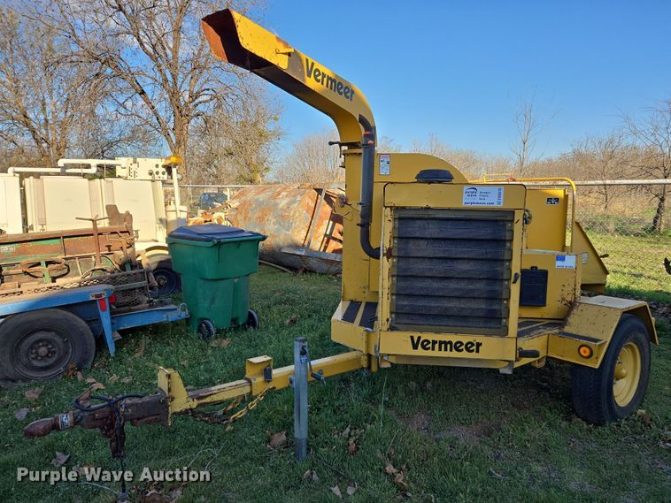 image for item DW8616 2000 Vermeer BC1250A wood chipper