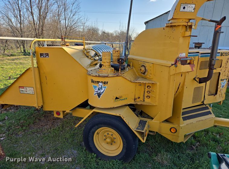 image for item DW8616 2000 Vermeer BC1250A wood chipper