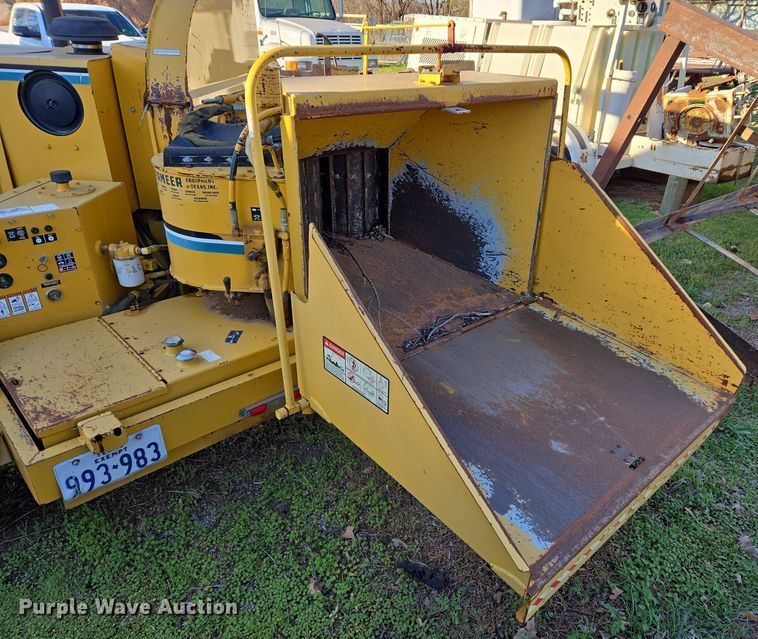 image for item DW8616 2000 Vermeer BC1250A wood chipper