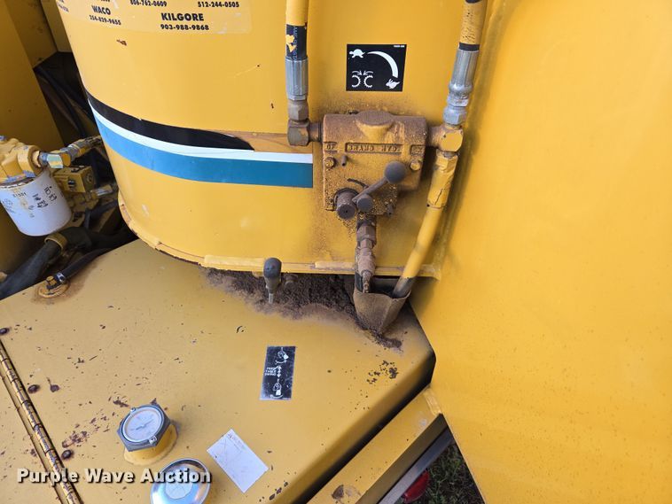 image for item DW8616 2000 Vermeer BC1250A wood chipper