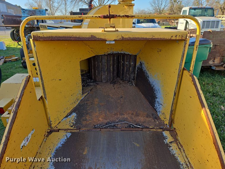 image for item DW8616 2000 Vermeer BC1250A wood chipper