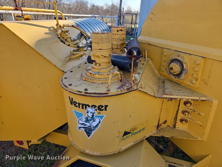 image for item DW8616 2000 Vermeer BC1250A wood chipper