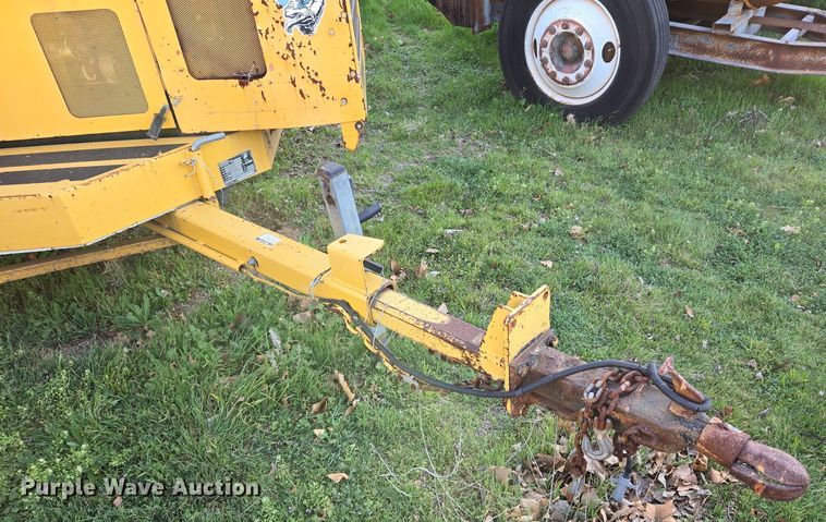 image for item DW8616 2000 Vermeer BC1250A wood chipper