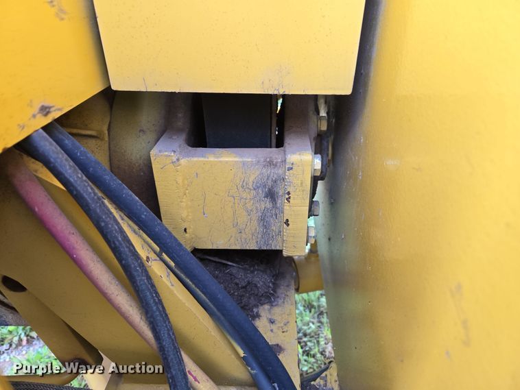 image for item DW8616 2000 Vermeer BC1250A wood chipper