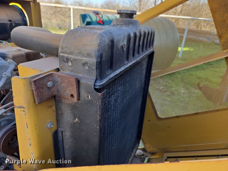 image for item DW8616 2000 Vermeer BC1250A wood chipper