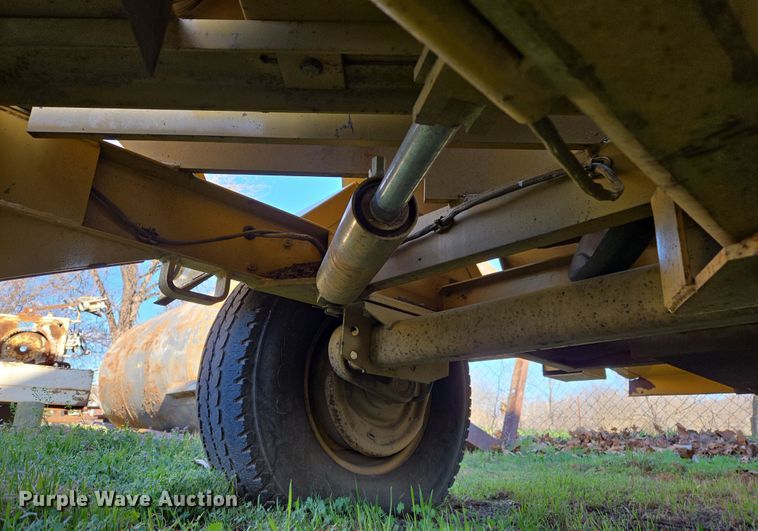 image for item DW8616 2000 Vermeer BC1250A wood chipper