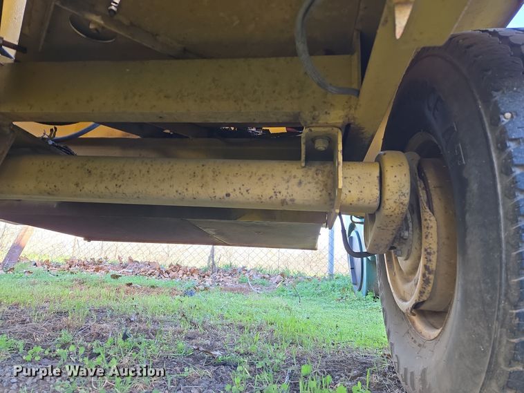 image for item DW8616 2000 Vermeer BC1250A wood chipper