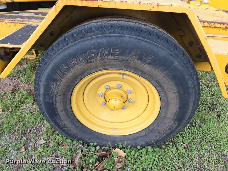 image for item DW8616 2000 Vermeer BC1250A wood chipper