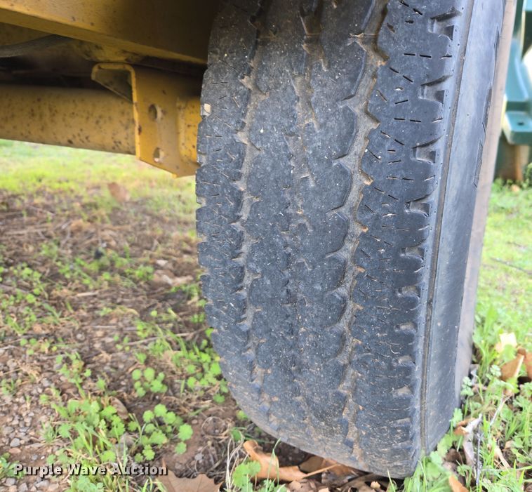 image for item DW8616 2000 Vermeer BC1250A wood chipper