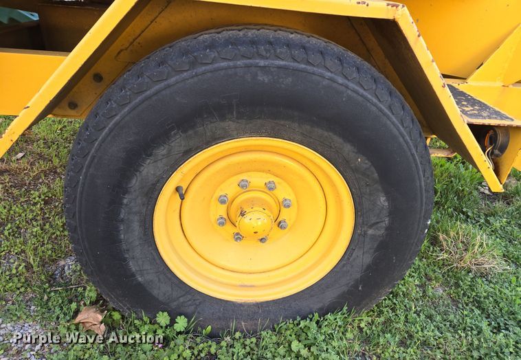 image for item DW8616 2000 Vermeer BC1250A wood chipper