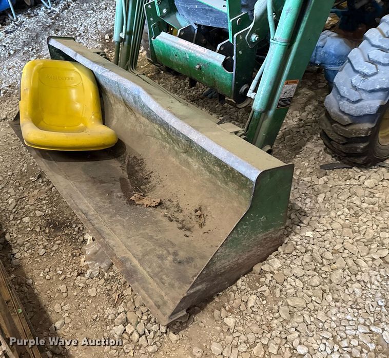 image for item EG8038 2001 John Deere 4300 tractor