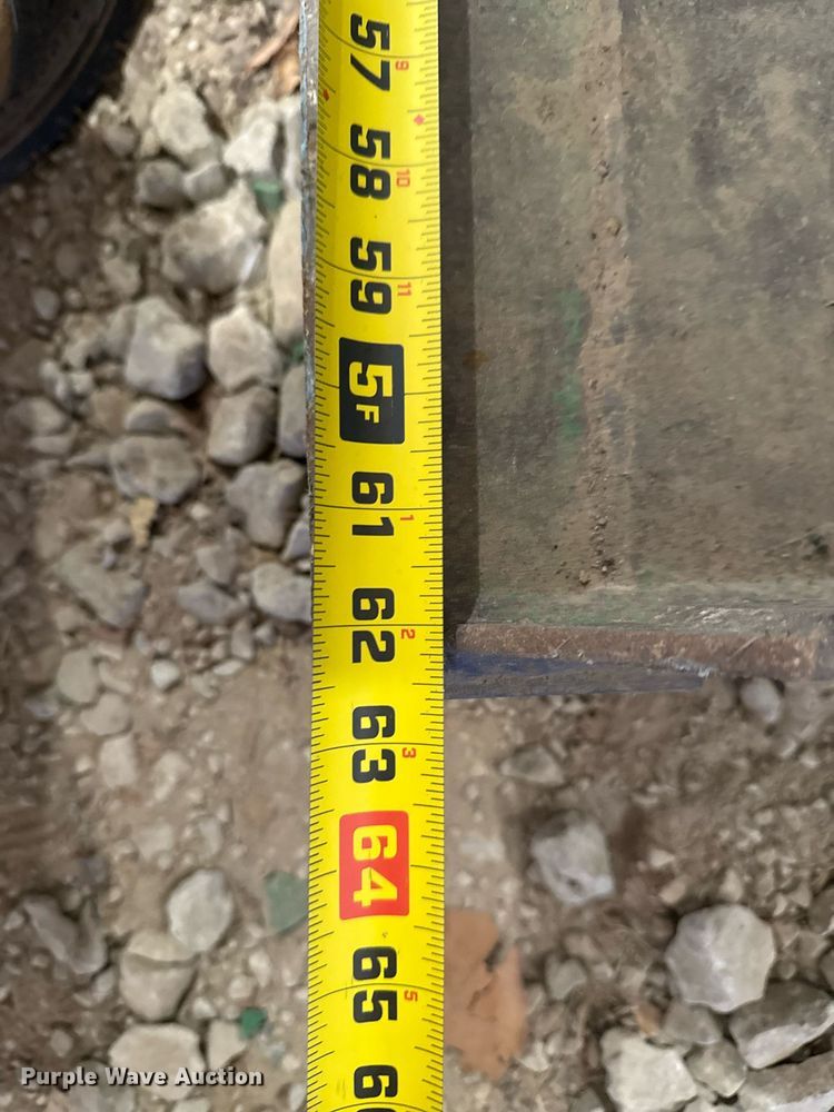 image for item EG8038 2001 John Deere 4300 tractor