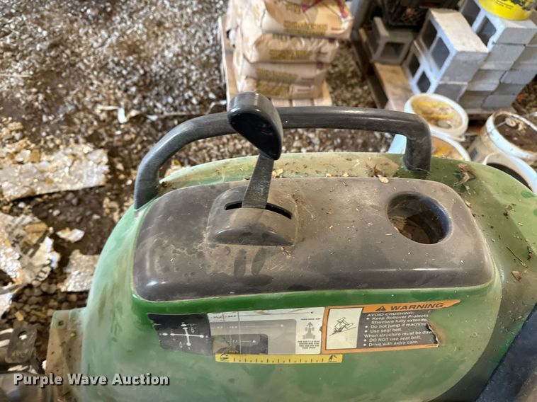 image for item EG8038 2001 John Deere 4300 tractor