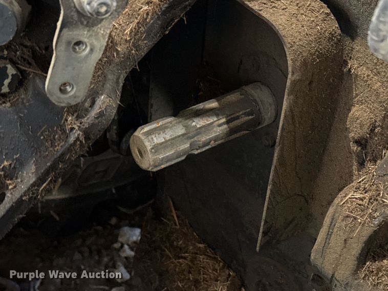 image for item EG8038 2001 John Deere 4300 tractor