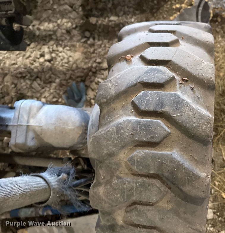 image for item EG8038 2001 John Deere 4300 tractor