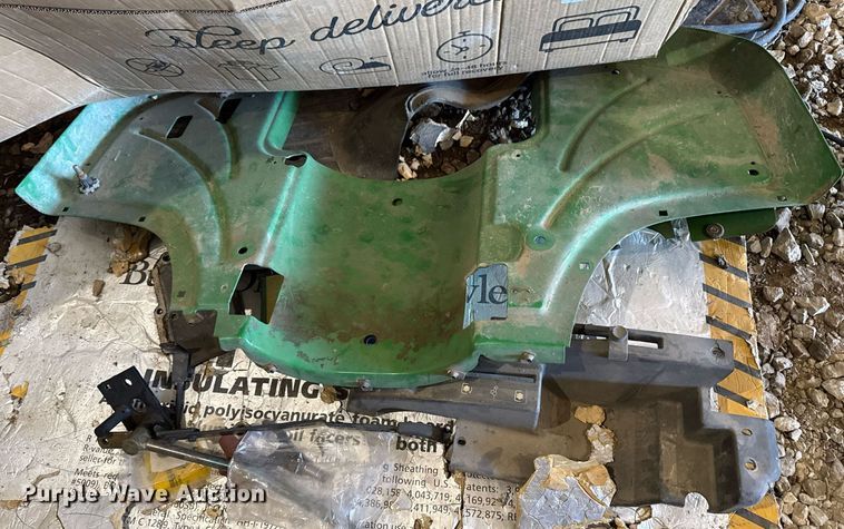 image for item EG8038 2001 John Deere 4300 tractor