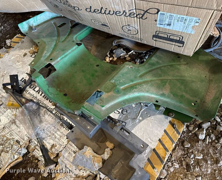 image for item EG8038 2001 John Deere 4300 tractor