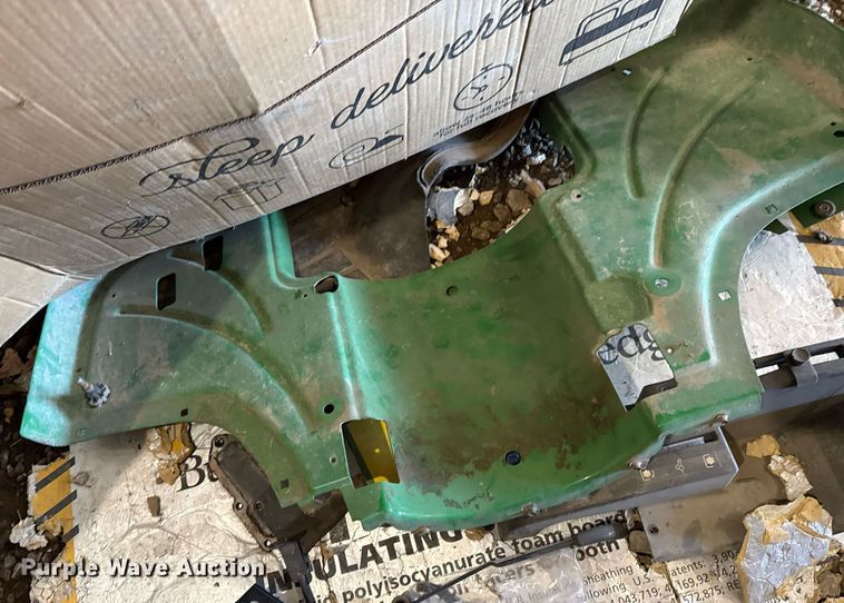 image for item EG8038 2001 John Deere 4300 tractor