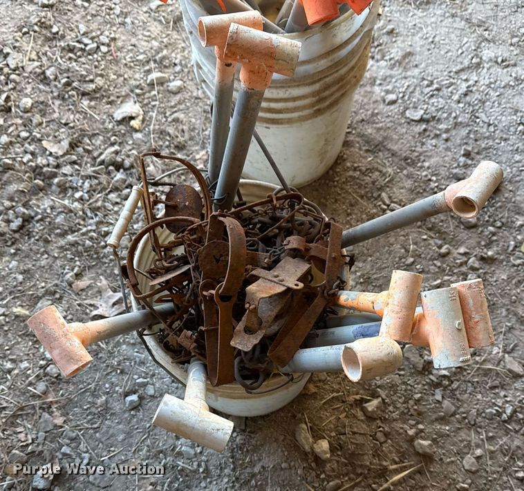 image for item EG8045 Approximately 15 steel traps