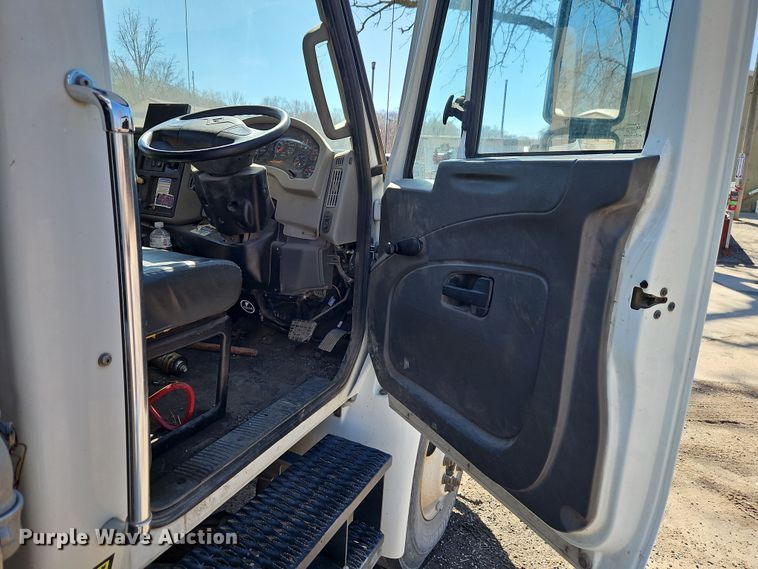 image for item EI8889 2011 International 4300M7 SBA  street sweeper truck