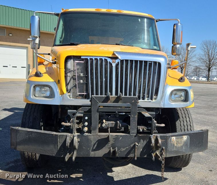 image for item EJ7341 2007 International 7400 Crew Cab dump truck