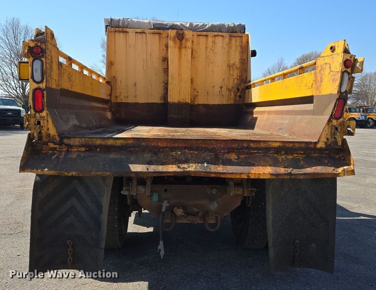 image for item EJ7341 2007 International 7400 Crew Cab dump truck