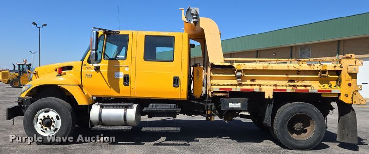 image for item EJ7341 2007 International 7400 Crew Cab dump truck