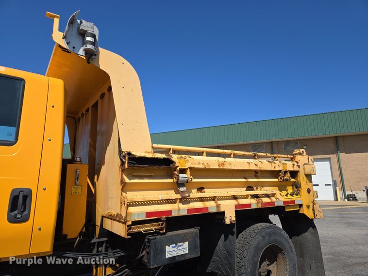 image for item EJ7341 2007 International 7400 Crew Cab dump truck