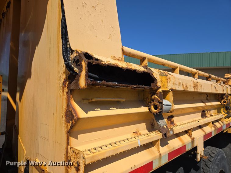 image for item EJ7341 2007 International 7400 Crew Cab dump truck