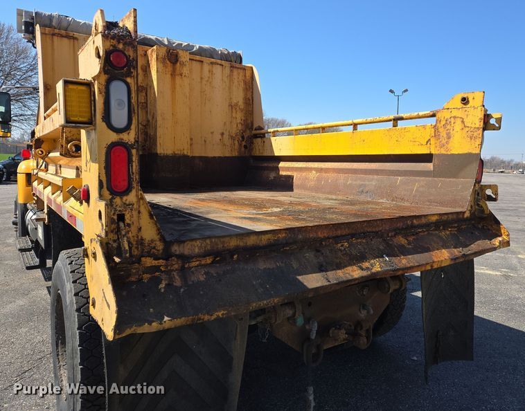image for item EJ7341 2007 International 7400 Crew Cab dump truck
