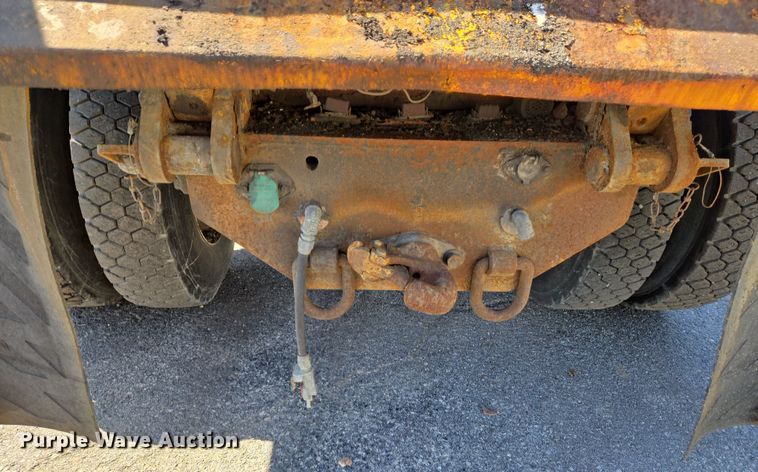 image for item EJ7341 2007 International 7400 Crew Cab dump truck