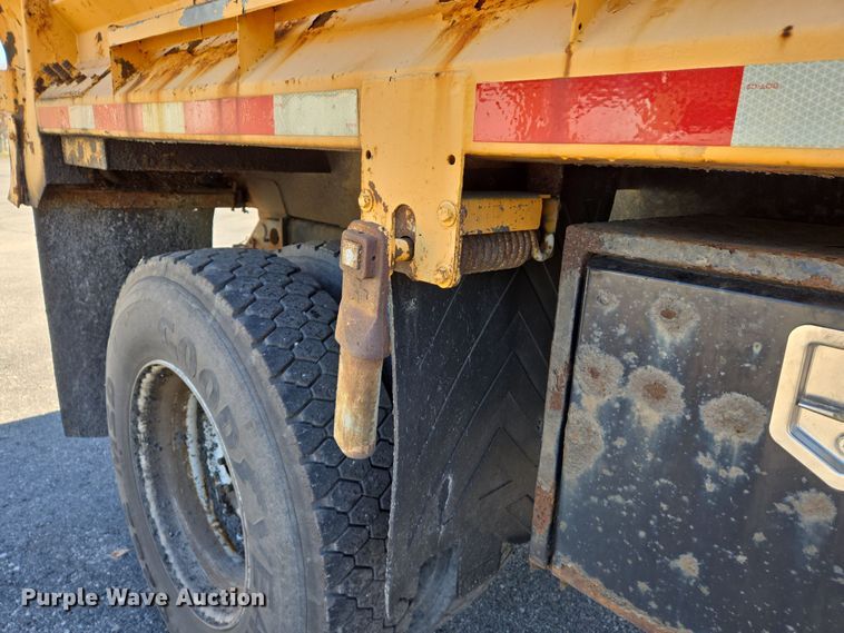 image for item EJ7341 2007 International 7400 Crew Cab dump truck