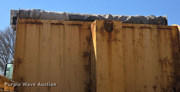 image for item EJ7341 2007 International 7400 Crew Cab dump truck