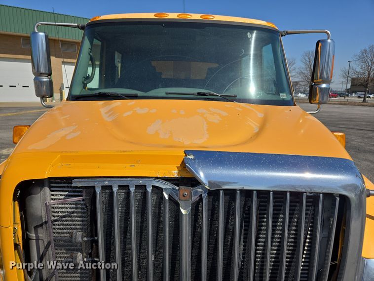 image for item EJ7341 2007 International 7400 Crew Cab dump truck