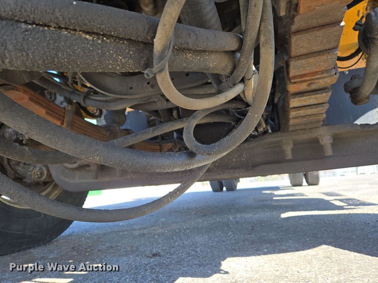 image for item EJ7341 2007 International 7400 Crew Cab dump truck