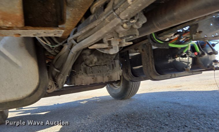 image for item EJ7341 2007 International 7400 Crew Cab dump truck