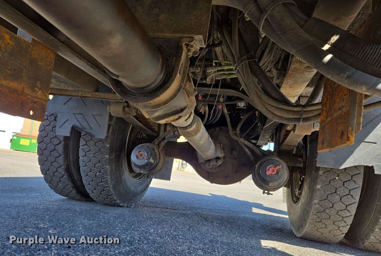 image for item EJ7341 2007 International 7400 Crew Cab dump truck