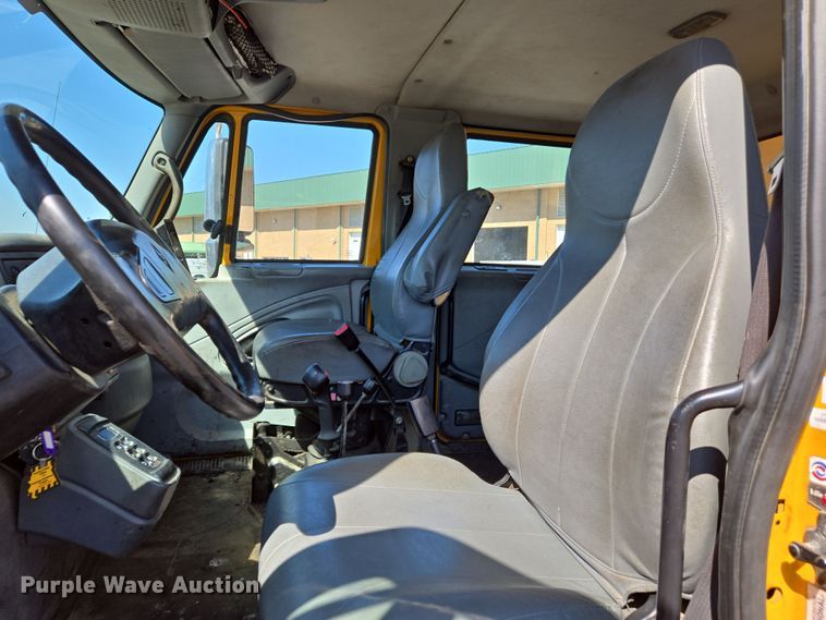 image for item EJ7341 2007 International 7400 Crew Cab dump truck