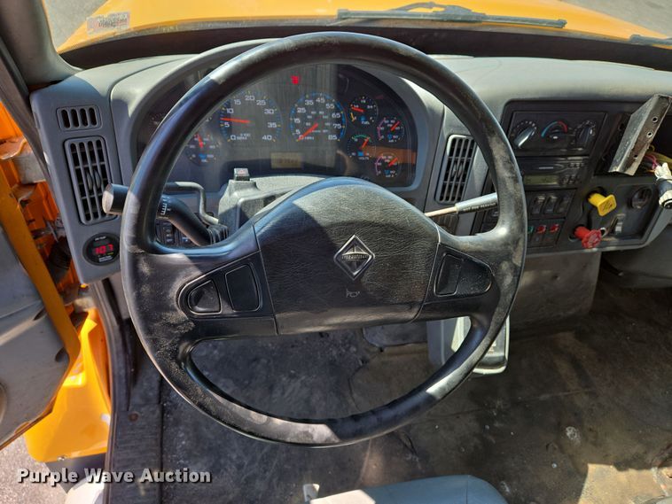 image for item EJ7341 2007 International 7400 Crew Cab dump truck