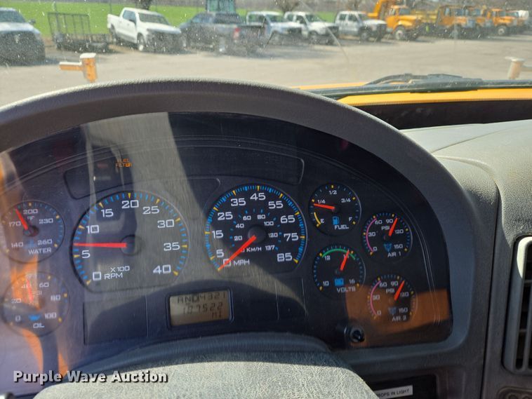 image for item EJ7341 2007 International 7400 Crew Cab dump truck